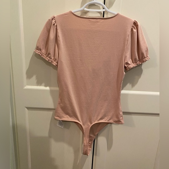 WORN ONCE GUESS PALE PINK SIZE MEDIUM SHORT SLEEVE BODYSUIT - Picture 8 of 15